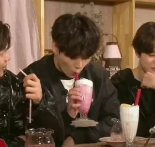 🕸 e17c0a47 drankje, milkshake, eten, drank telegram sticker