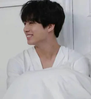 🕸 e6d37082 man, portret, glimlach, binnen, blij telegram sticker