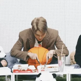 🥂 137c8f6f telegram sticker