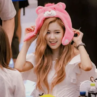 🌋 2a3f60af 사람, 모자, 여자, 분홍색, 귀여운, 미소 telegram sticker