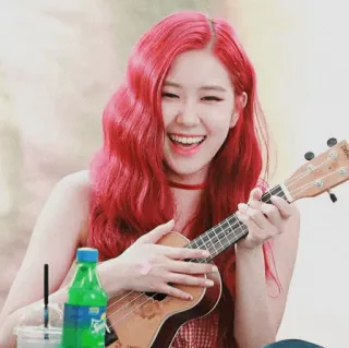 ⚓️ 6a1f1863 여자, 우쿨렐레, 빨간 머리, 미소, 음악가, 인물 사진 telegram sticker