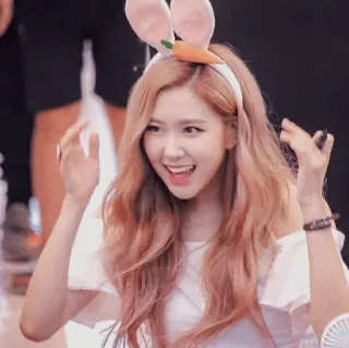 ⚓️ a264f9f8 여자, 토끼 귀, 당근, 미소, 핑크 머리 telegram sticker