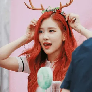 ⚓️ bebdbfde K팝, 로제, 블랙핑크, 가수, 연예인, 사슴 뿔, 인물 사진 telegram sticker