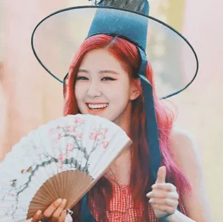 ⚓️ f2b1a98e 여자, 웃는, 팬, 전통 의상, 빨간 머리 telegram sticker