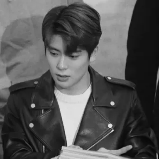 ▪️ 21ef37d0 uomo, K-pop, Idolo, bianco e nero, giubbotto di pelle whatsapp sticker