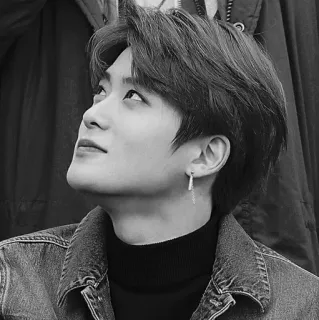 ▪️ 5ed888cb Uomo, Ritratto, Giacca di jeans, Orecchino, Bianco e nero, Guardando in alto whatsapp sticker