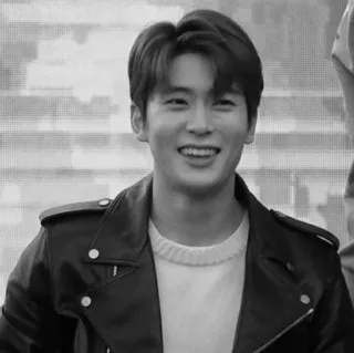 ▪️ e77b3111 ritratto, uomo, sorriso, giubbotto di pelle, kpop, attore whatsapp sticker