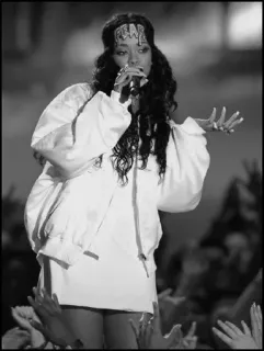 🗝 eb1c0855 Rihanna singer, performer, music, celebrity, stage, microphone telegram sticker