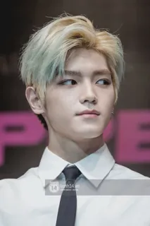 🕸 87b27515 kpop, idol, potret, pria, penyanyi, penampil telegram sticker