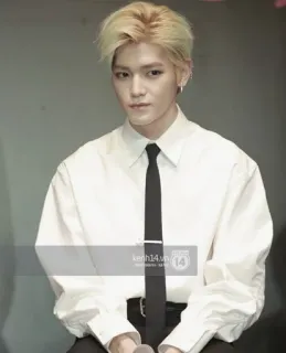 🕸 91359cfb kenh14.vn pria, mode, kemeja, dasi, pirang, potret telegram sticker