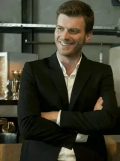 💱 ced0f356 мужчина, костюм, улыбающийся, портрет, актер telegram sticker