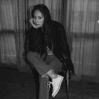 🔜 74bf552f donna, seduta, jeans, ritratto, coreana, attrice, casual telegram sticker