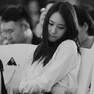 💸 9d5c5c80 donna, ritratto, bianco e nero, persone, seduto, interno telegram sticker