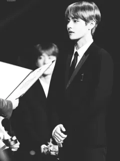 🥀 e4777a44 V BTS, Kim Taehyung, Ídolo Kpop, Cantante, Actor, Celebridad coreana telegram sticker