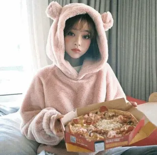 🍓 1734a722 Frau, Pizza, Essen, süß, Hoodie, Bärenohren, Mädchen, Schlafzimmer telegram sticker