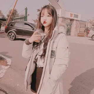 🍄 82e0a29a Mädchen, Jacke, Getränk, Porträt telegram sticker