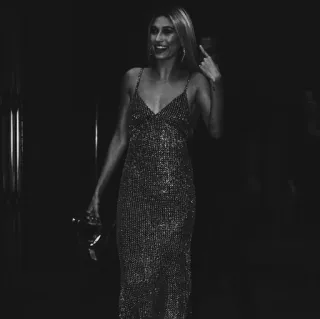 🥂 ec9141d8 vrouw, jurk, middelvinger, gebaar, houding telegram sticker