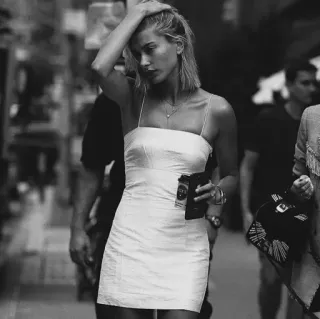 🌝 f156e294 model, jurk, mode, straat, vrouw telegram sticker