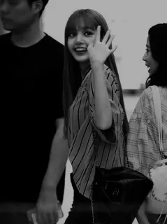 ◾️ 29317227 Lisa kpop, blackpink, певица, айдол, музыка, женщина, машет whatsapp sticker