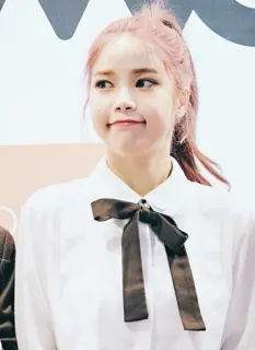 🍭 4206fe3a femme, portrait, kpop, idole, cheveux roses telegram sticker