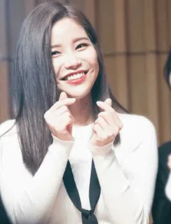 🍭 5692b2bf femme, sourire, joyeux, signe d'amour, K-pop, asiatique telegram sticker