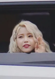 🍭 f4e101b3 femme, cheveux blonds, K-pop, chanteuse, célébrité, portrait, personne telegram sticker