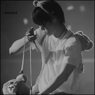 🥂 676b6a1b Ilwilderll người, chân dung, thang độ xám, quần áo, kính râm whatsapp sticker