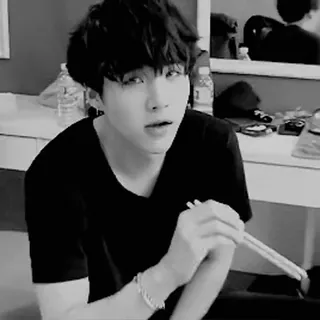 ♾ 9f8b2f93 hombre, comiendo, palillos, blanco y negro, coreano, asiático whatsapp sticker