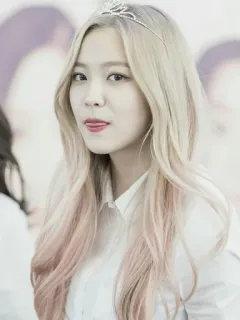 🕊 bee2b081 femme, couronne, langue, cheveux blonds telegram sticker