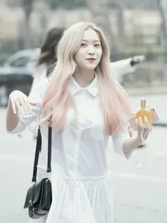 🕊 eb1b5504 femme, blonde, robe, rue, mode telegram sticker