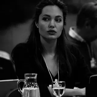 🎠 35c390f1 Angelina Jolie aktorka, kobieta, celebrytka, czarno-białe, poważna telegram sticker