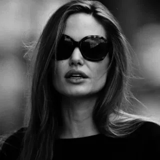 🎠 bebc330f Angelina Jolie aktorka, celebrytka, czarno-białe, portret, okulary przeciwsłoneczne telegram sticker