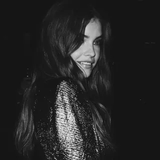 🌚 0d95a454 ผู้หญิง, ภาพเหมือน, ผมสีน้ำตาลเข้ม, ประกาย, ความงาม, แฟชั่น telegram sticker