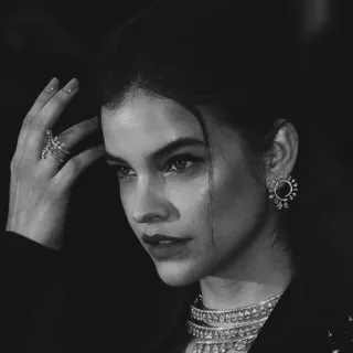 🌚 4606d49c ภาพเหมือน, นางแบบ, ผู้หญิง, เครื่องประดับ, ขาวดำ, แฟชั่น telegram sticker