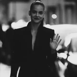 🕊 56441c7c ผู้หญิง, นางแบบ, โบกมือ, ภาพเหมือน, ขาวดำ telegram sticker