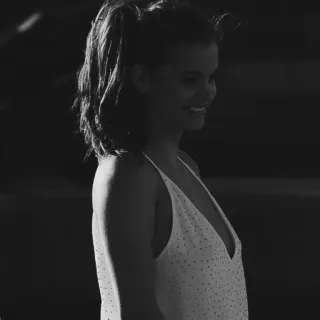 🖇 63694d0f ผู้หญิง, ยิ้ม, ภาพเหมือน, ขาวดำ, ขาวดำ, หางม้า telegram sticker