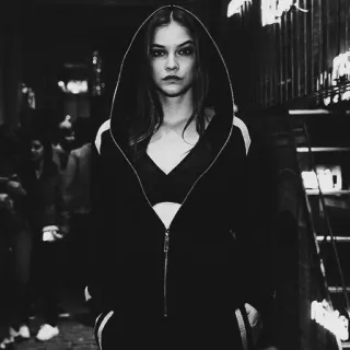 🌚 68ba515d ผู้หญิง, เสื้อฮู้ด, แฟชั่น, นางแบบ, เฉดสีเทา, ภาพเหมือน telegram sticker