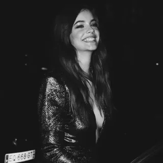 🌚 9ed0f780 ผู้หญิง, ยิ้ม, ภาพเหมือน, แฟชั่น, ความงาม telegram sticker