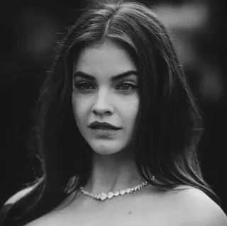 🌚 c23b437a ผู้หญิง, ภาพเหมือน, นางแบบ, สร้อยคอ, เครื่องประดับ, ขาวดำ telegram sticker