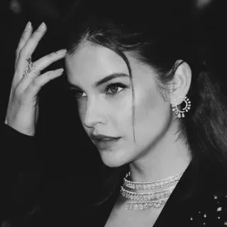 🖇 c9749d92 ผู้หญิง, ภาพเหมือน, เครื่องประดับ, สร้อยคอ, ต่างหู, ขาวดำ telegram sticker