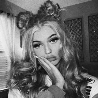 📎 006c4b8d vrouw, blond, portret, make-up, schoonheid, kapsel telegram sticker