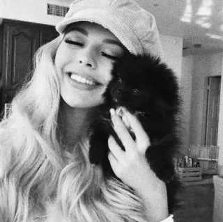 📎 4e3aaaa2 vrouw, puppy, hoed, glimlach telegram sticker