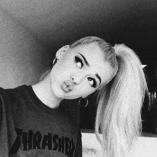 📎 51fa22fc THRASHER vrouw, meisje, blond, thrasher, portret, selfie telegram sticker