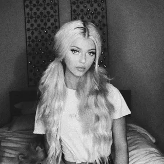 📎 d4f00a85 vrouw, blond, portret, meisje, staartjes, zwart wit telegram sticker