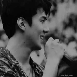 ✖️ f1734412 aim_b0_lover mężczyzna, uśmiech, portret, czarno-białe, osoba whatsapp sticker