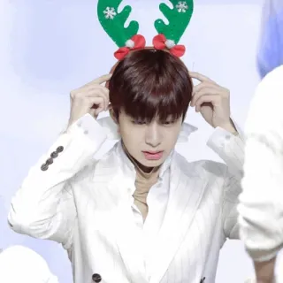 🌩 0d66eda4 คน, ภาพเหมือน, เขากวางเรนเดียร์, คริสต์มาส telegram sticker