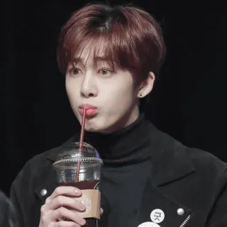 🥂 aee94ea1 국 ผู้ชาย, กาแฟ, เครื่องดื่ม, เกาหลี, ไอดอล, เคป๊อป, คน telegram sticker