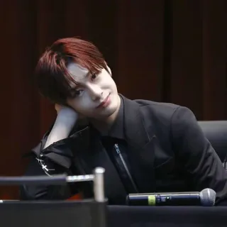 🥂 c021da6d ผู้ชาย, เพศชาย, ภาพเหมือน, สูท, ไมโครโฟน, เอเชีย, เกาหลี telegram sticker