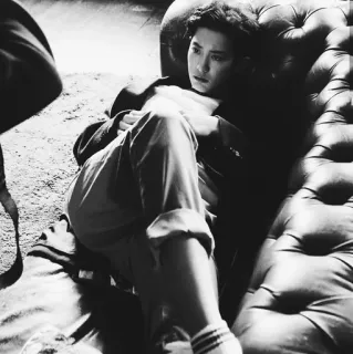 💸 9f7b2dde personne, canapé, portrait, modèle, noir et blanc telegram sticker