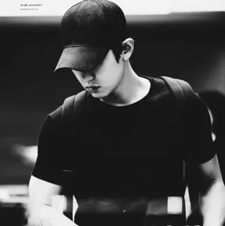 🕸 a197ee2b homme, noir et blanc, portrait, casquette, ado telegram sticker